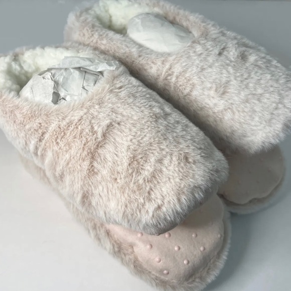 Target Faux Fur Pink Slipper Socks W/ Grippers | Size S (US 5-7) - Picture 1 of 9